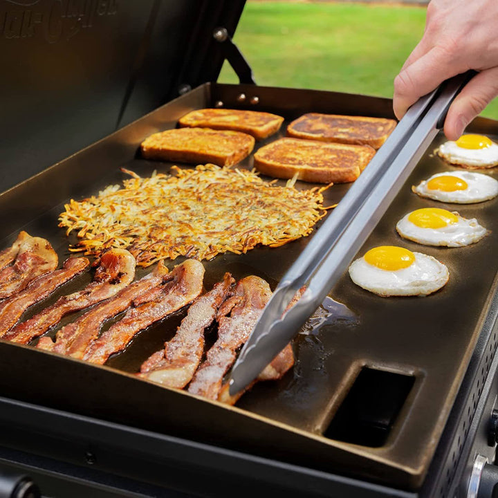 Char-Griller Flat Iron 3-Burner Outdoor Griddle GAS Grill with Lid in Black
